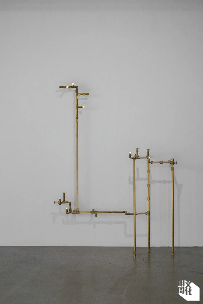 蘇詠寶《隱藏地形》（局部），2025。 材料：薑皮、黃銅水管及配件、LED燈、揚聲器。 