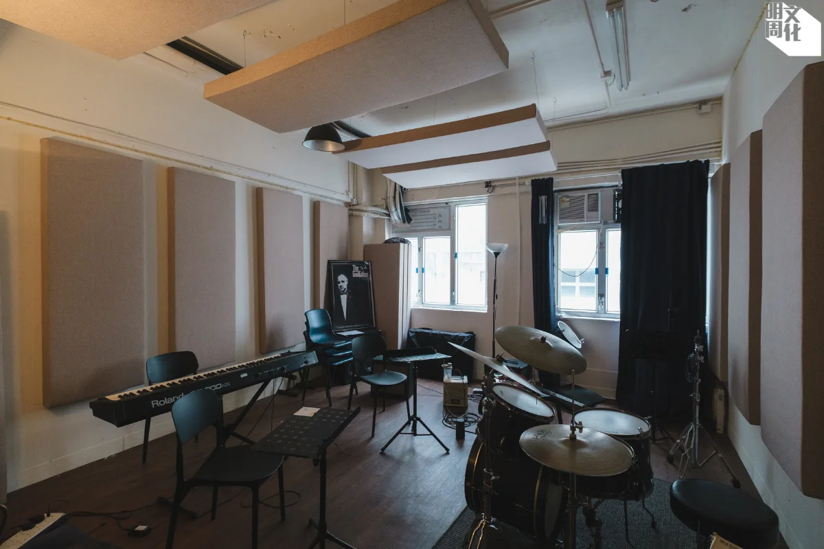 主舞台Jim Hall，練習室Armstrong、Bird、Coltrane和Davis，均 以著名爵士樂手命名。