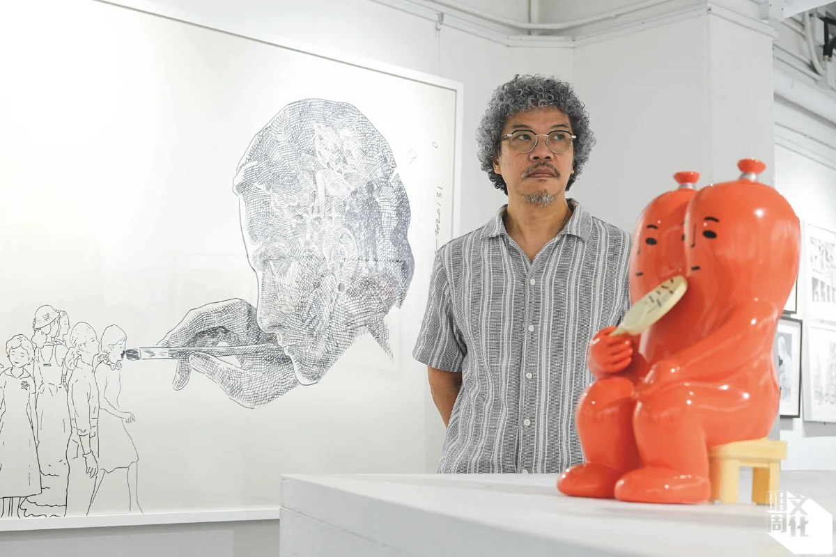 香港漫畫家利志達(左)和他創作的孖善(右)