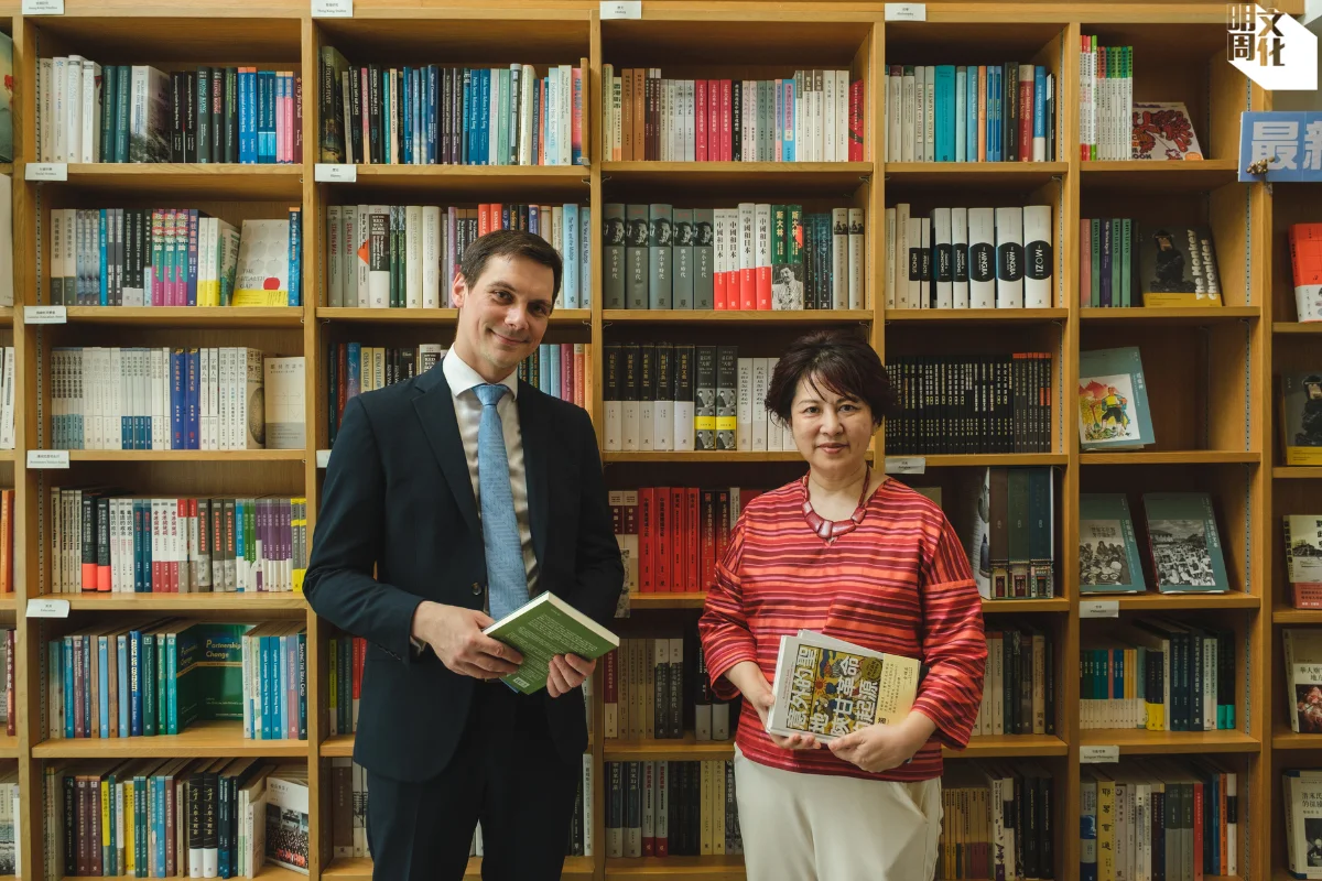 「 開讀」由中大圖書館館長文奈爾（左）及中大出版社社長甘琦（右）牽頭發起。