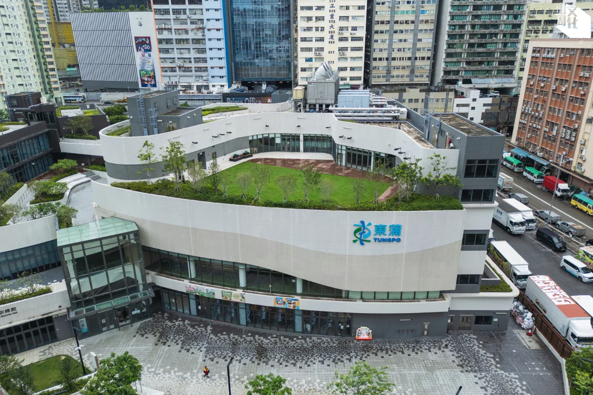 東蒲胡李名靜體育館佔地一千三百多平方米，可舉辦演唱會等各類演出。