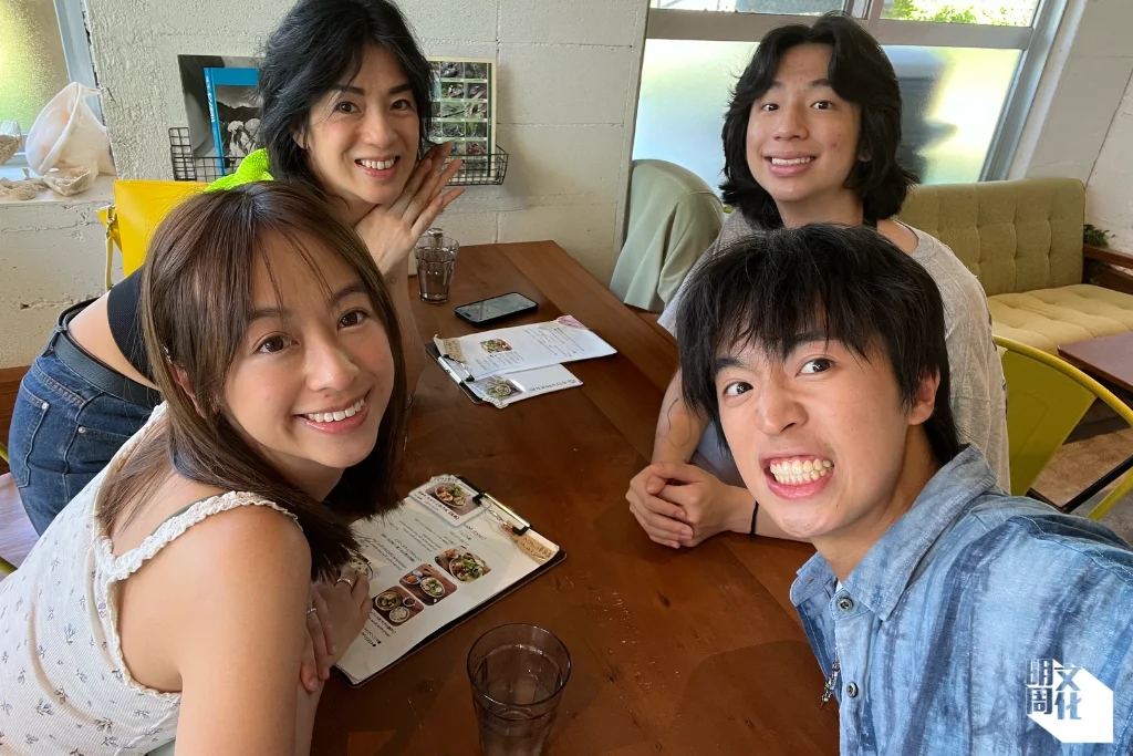 三個子女現已長大成人,Chérie與他們相處猶如朋友。