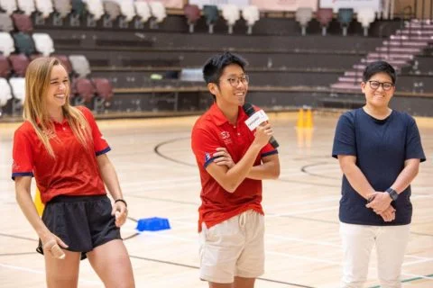 彭詩雅(左),余承謙(中)及周俏男(右)講解他們運動事業的生涯與發展。