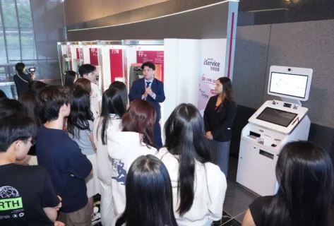 走訪中銀香港實體分行,觀察銀行運作流程,學員深入了解前線服務與專業分工,探索金融職涯的多元面貌。