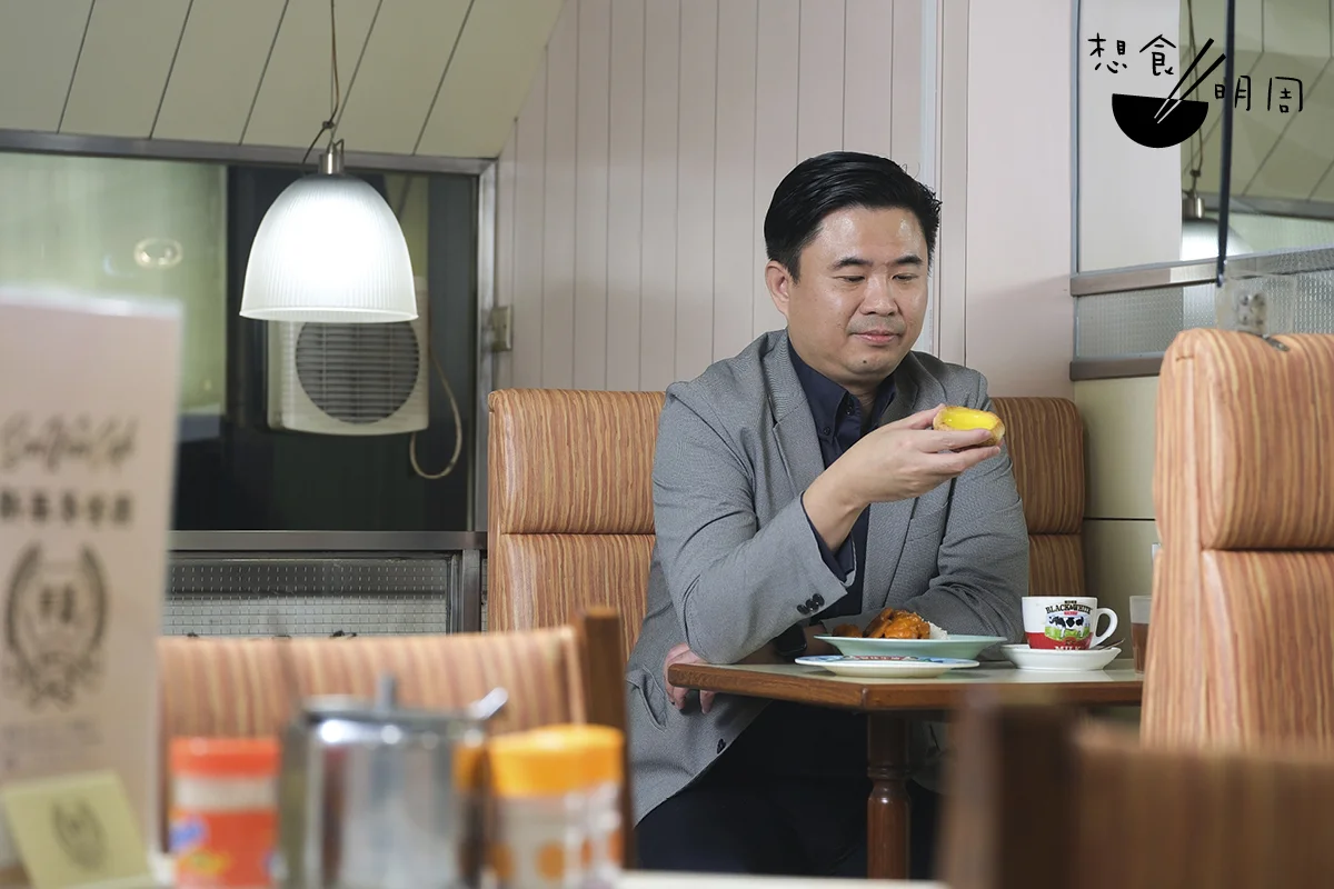 葉博士指出，非遺清單上的項目看似是一個簡單詞語，實際於申報時需詳細提交地區差異、淵源及傳承歷史等資料。「以我們撰寫的報告為例，通常長達三、四萬字。若然你鑽研非遺的資料庫，便可探索出香港的特色。」