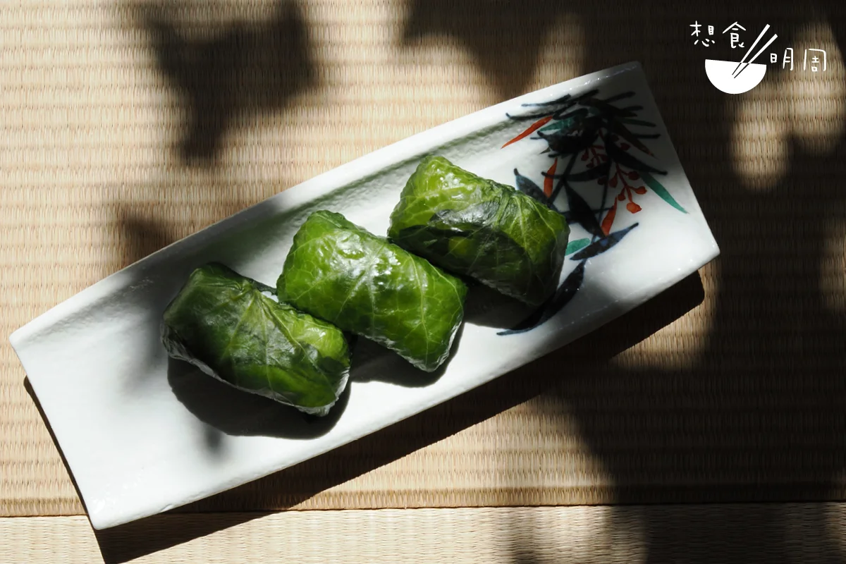 每家目張壽司都有點不同，現代餐廳的做得小巧一點，帶醬油鹹鮮。