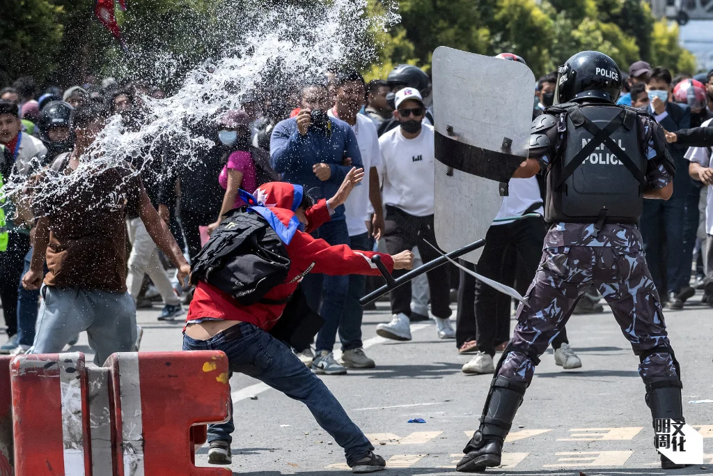 尼泊爾示威造成警民衝突,十九人死亡一百多人受傷。