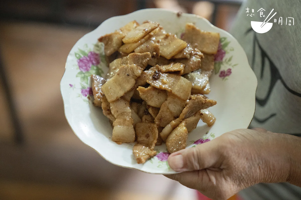 究竟是楊爸爸的胡椒讓楊媽媽的炒豬肉成為人間美 味,還是楊媽媽的手藝彰顯了楊爸爸的種植才華? 答案肯定是愛心讓二人相輔相成。