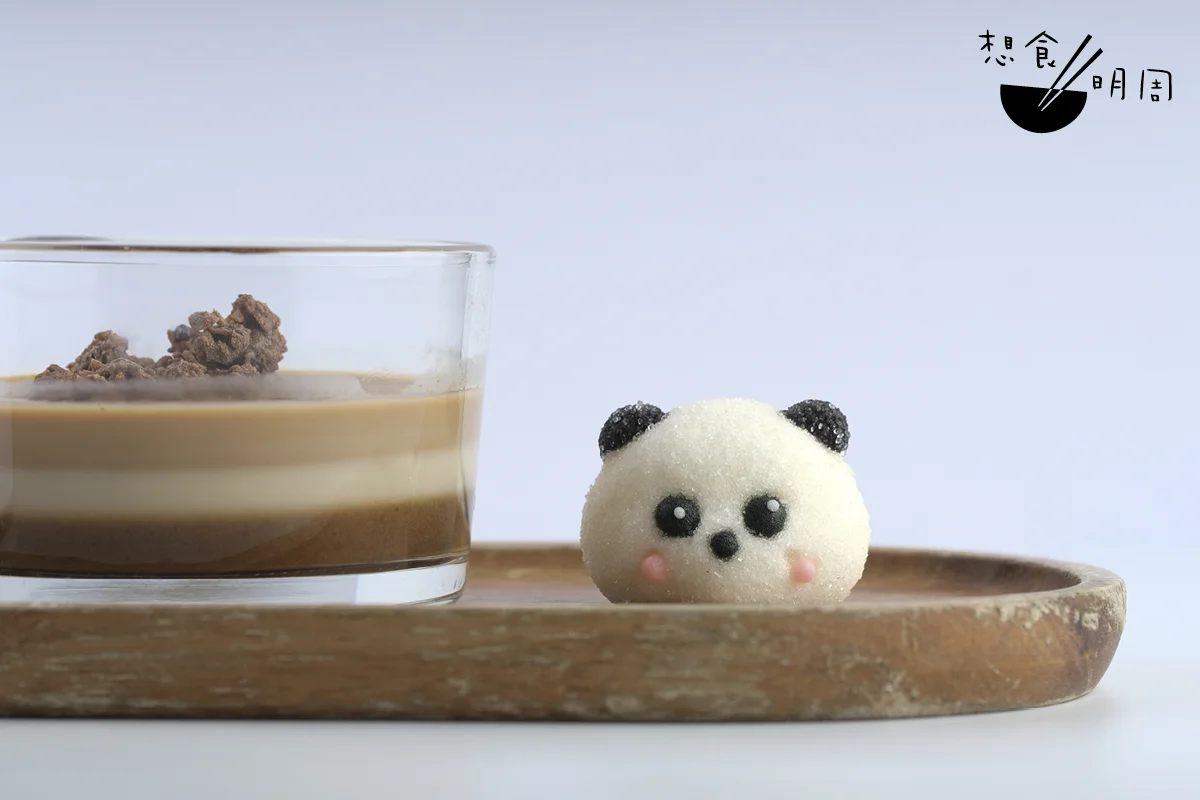 甜點茶啡雙凝有茶有啡,更 有造型可愛的熊貓甜點,試着由外至內勾起客人的快樂回憶。