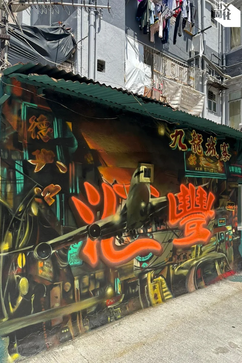 十八區壁畫計劃設有口述影像,使用者掃描二維碼,便能聽到畫作資訊。(受訪者提供)