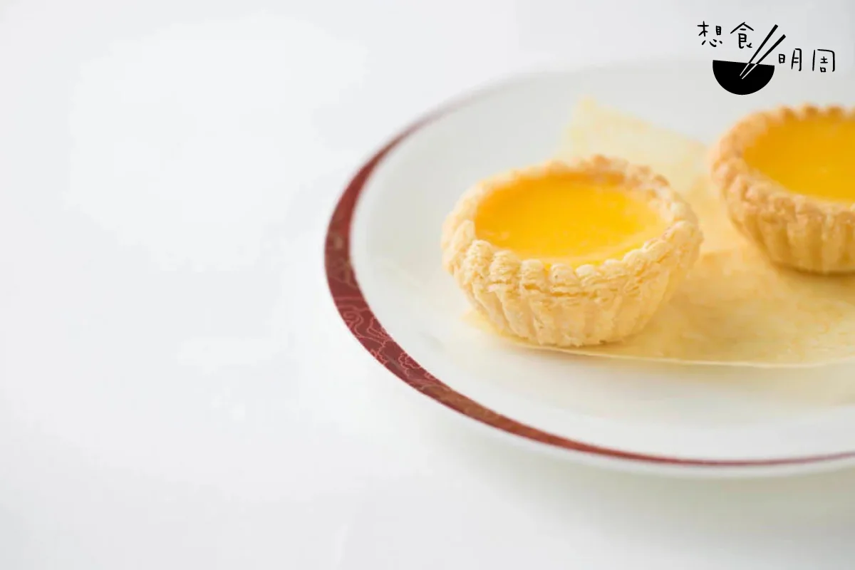 廣受本地及遊客喜愛的蛋撻，其製作技藝已被列入本地非遺名錄。據說源自英國吉士撻（Custard Tart），先盛行於廣州，其製作技藝於一九四〇年代傳入香港。起初它只是香港高級西餐廳內的甜點，於一九五〇年代才逐漸流行。