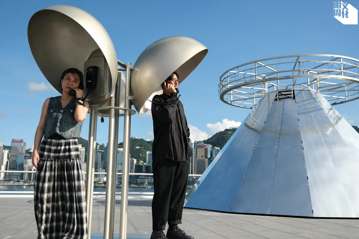 燈塔」由策展人鄺佳玲（左）策劃， 聯同Keith喚起香港作為港口城市的 歷史憶記與對「家」的連結。