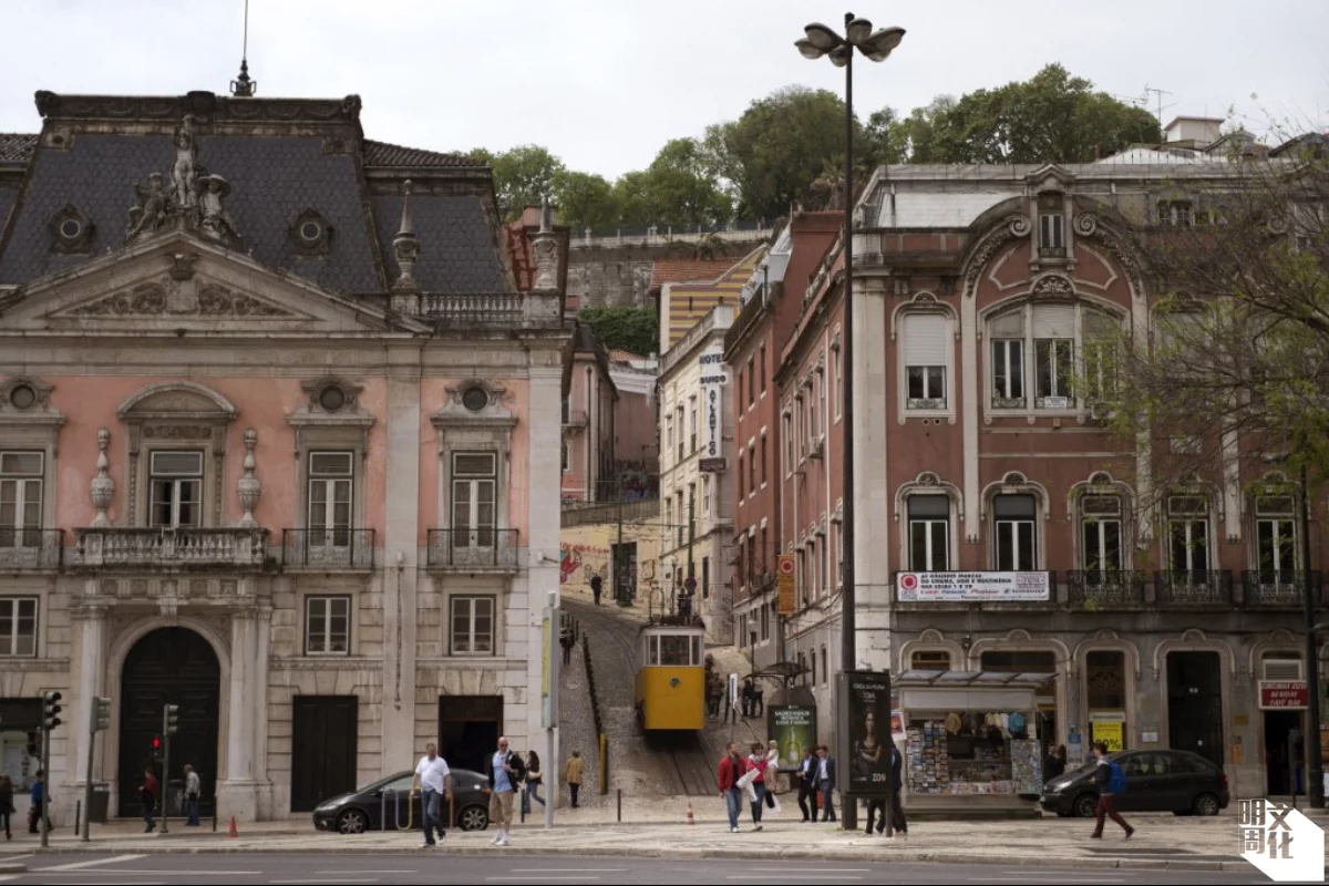 亮黃色的「榮耀升降機」纜車已與里斯本城市融為一體
