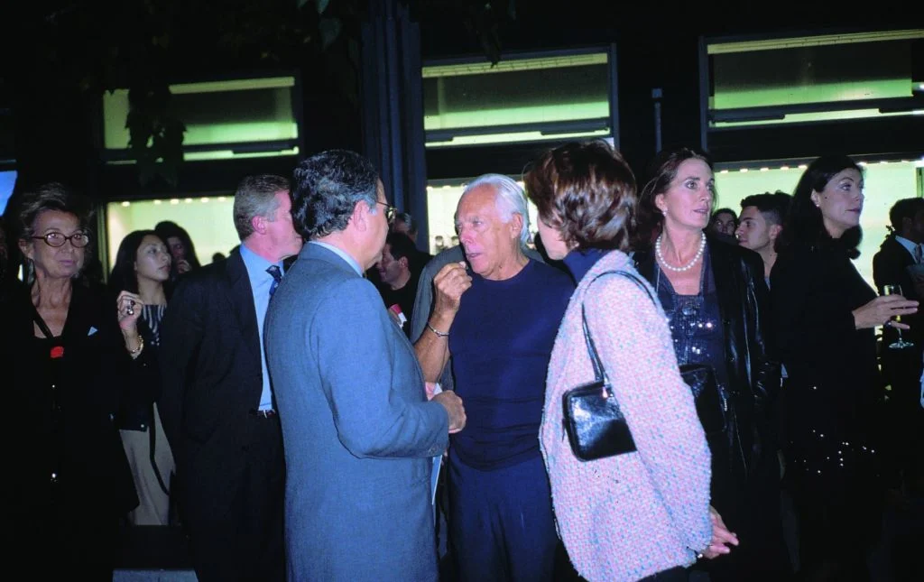 Armani旗艦店內還有花園，二〇〇〇年開幕當日便在花園內舉行派對，Giorgio Armani 永恆地穿着他的黑T與黑褲主持開幕禮。