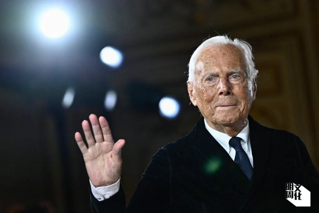 Armani於今年依然有現身出席時裝周