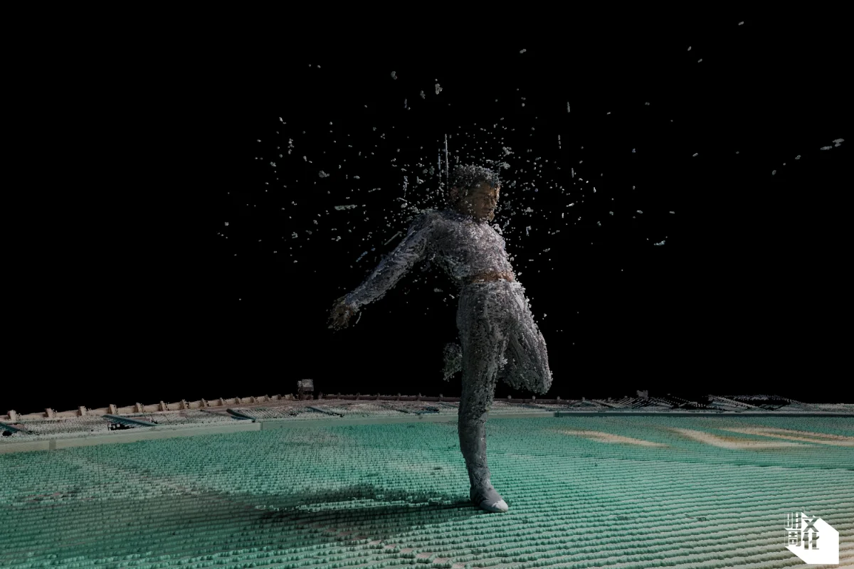 使用photogrammetry（攝影測量法）拍攝技術，拍攝定格中的舞者數百次，建構成一個數碼資產，並重新整合。所有物體都變成粒子，並留有空隙，影像效果如蝴蝶留下的繭。
