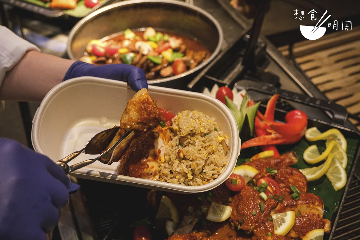 自助餐因形式所限，餐廳即使按預訂人數預計分量，亦難免會衍生剩食。以「盲盒」包裝，在應用程式上與有緣人分享，確是聰明又惜食的善舉。