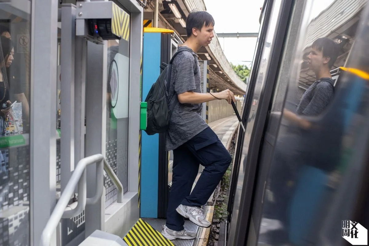 在九龍塘這個最熟悉的車站，智廉曾先後兩次被月台空隙卡至流血。