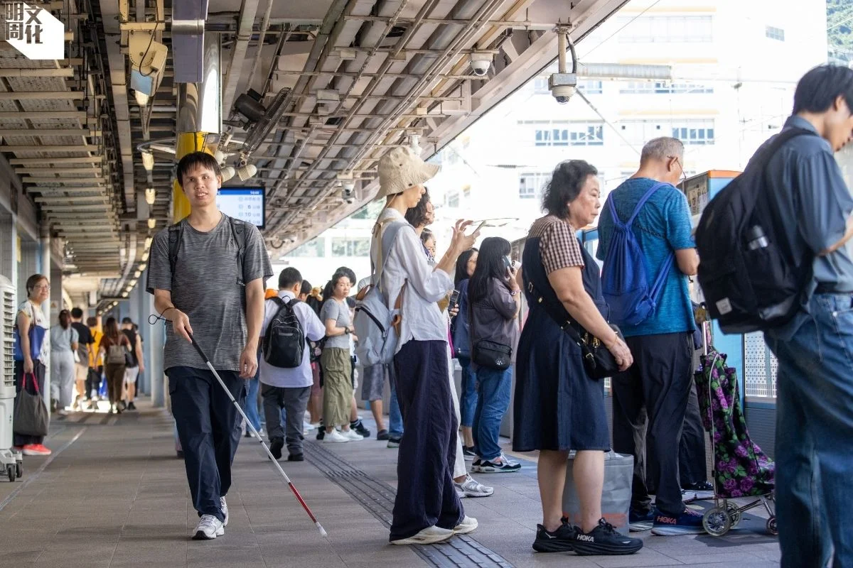 智廉是社工系學生，平日上學、實習，他頻繁依賴港鐵出入。