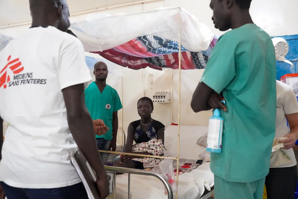 無國界醫生在博馬市的基層醫療設施。團隊正在為當地婦女和其早產嬰兒進行治療。＠MSF 