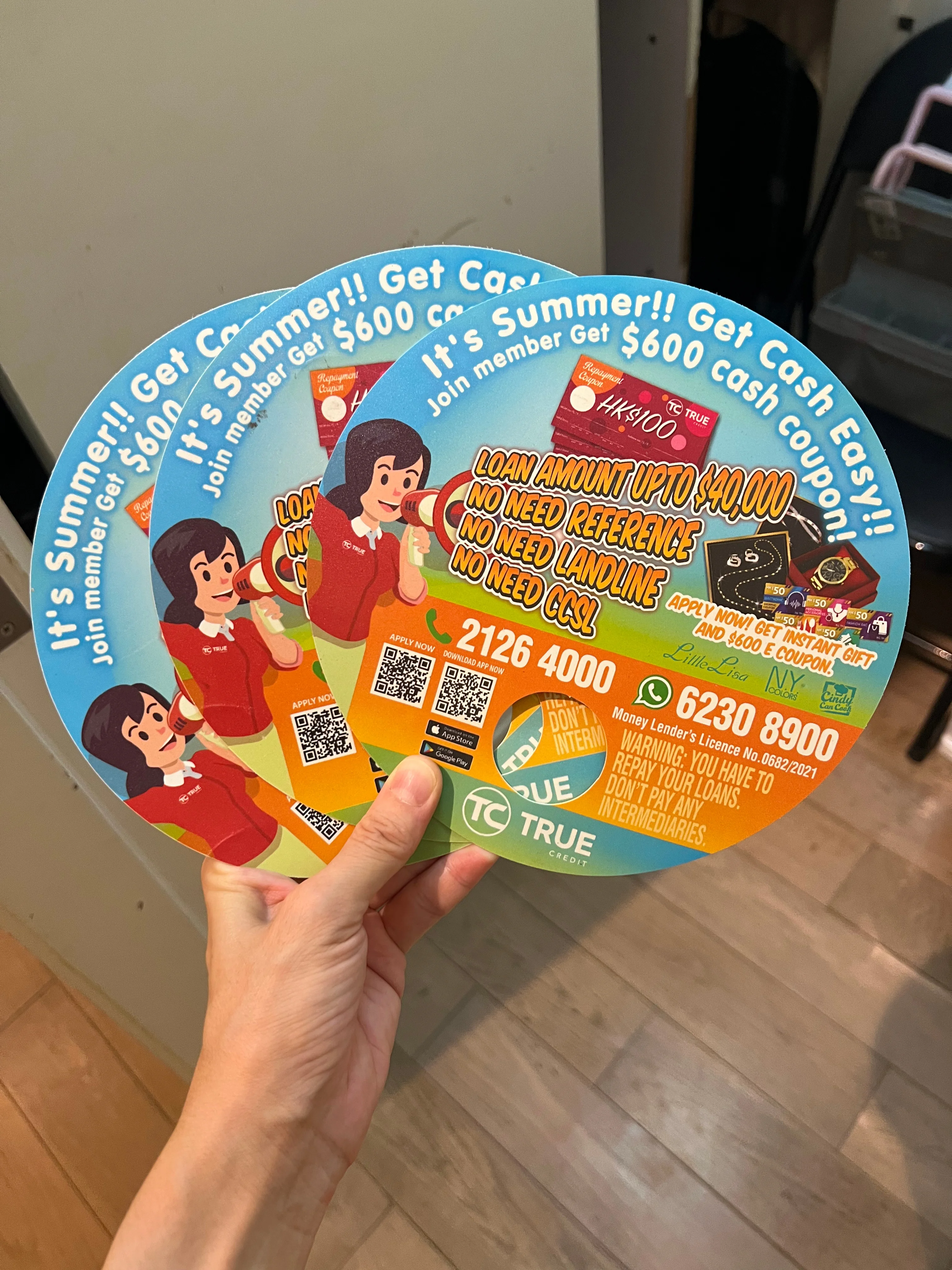 家僱離職後收拾房間，拾獲的借貸宣傳品。