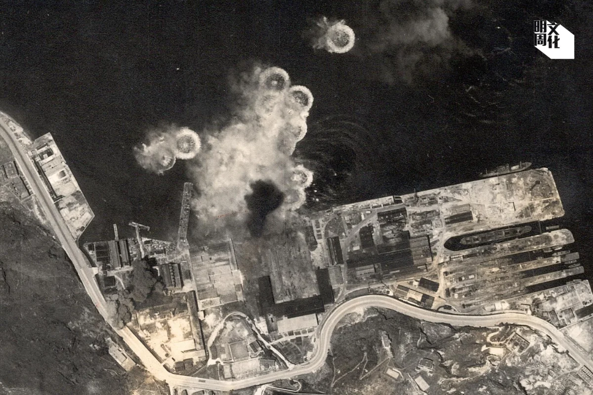 早前鰂魚涌濱海街地盤發現戰時炸彈，從一九四五年四月拍攝的航空圖可見當時盟軍正在轟炸太古船塢，正是發現炸彈之處一帶範圍。