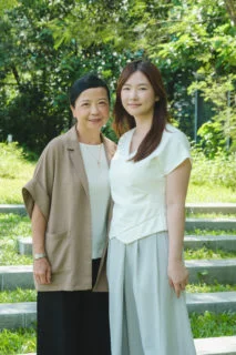 太古歷史檔案部總監施清(左)及高級歷史檔案主任陳君堯(右)