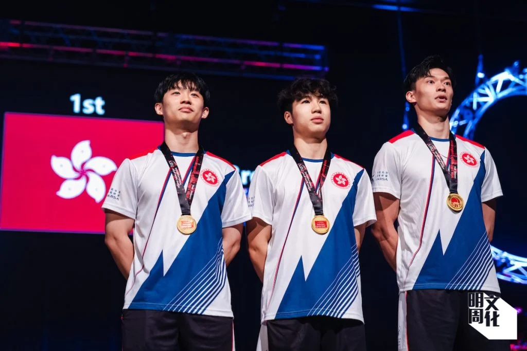 今年八月世界跳繩錦標賽，香港代表彭珀健、朱棹琦、梁潤新在交互繩(DDC)速度賽封王。