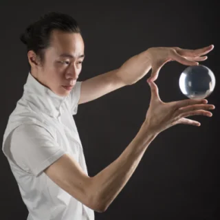 「樂・誼獨奏家樂團」將破天荒與流動表演者林智豪(Chris)合作演出,為觀眾帶來驚喜。