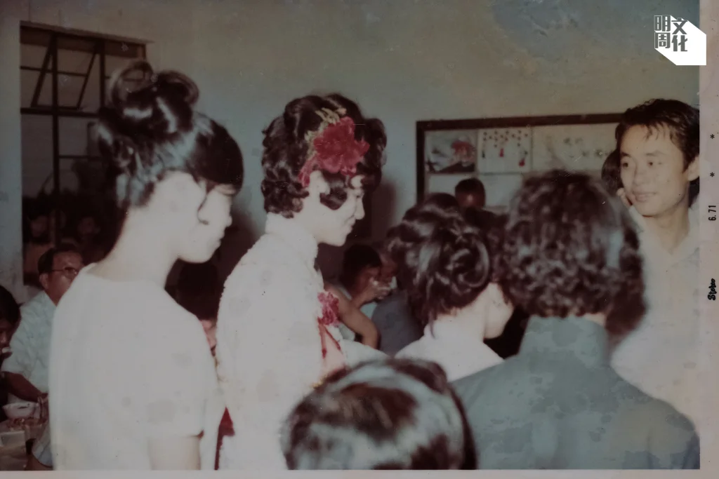 王村長結婚當天遇上八號風球，貫文學校破例借出校舍 讓她舉辦婚宴。（由王玉玲女士提供）