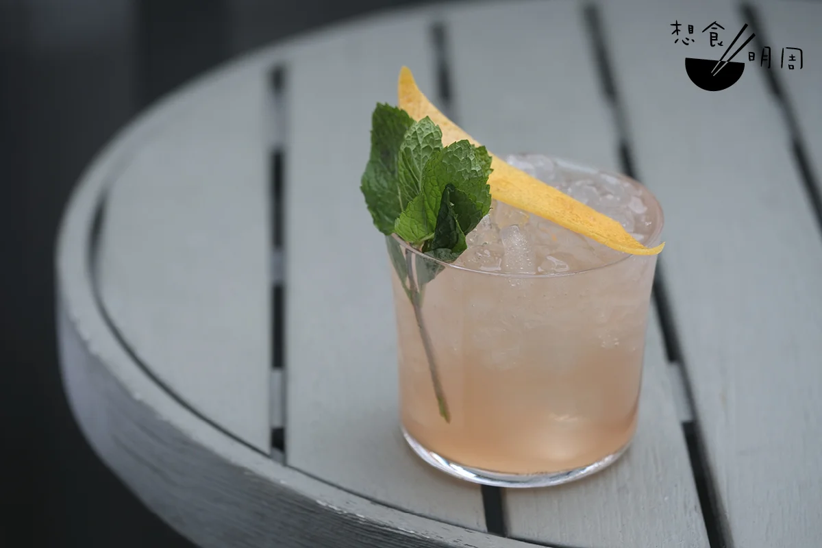 Sober Chic Club與法國氣泡水品牌Perrier協作，以其今年全新推出的Maison Perrier Chic創作一系列無酒精特飲。