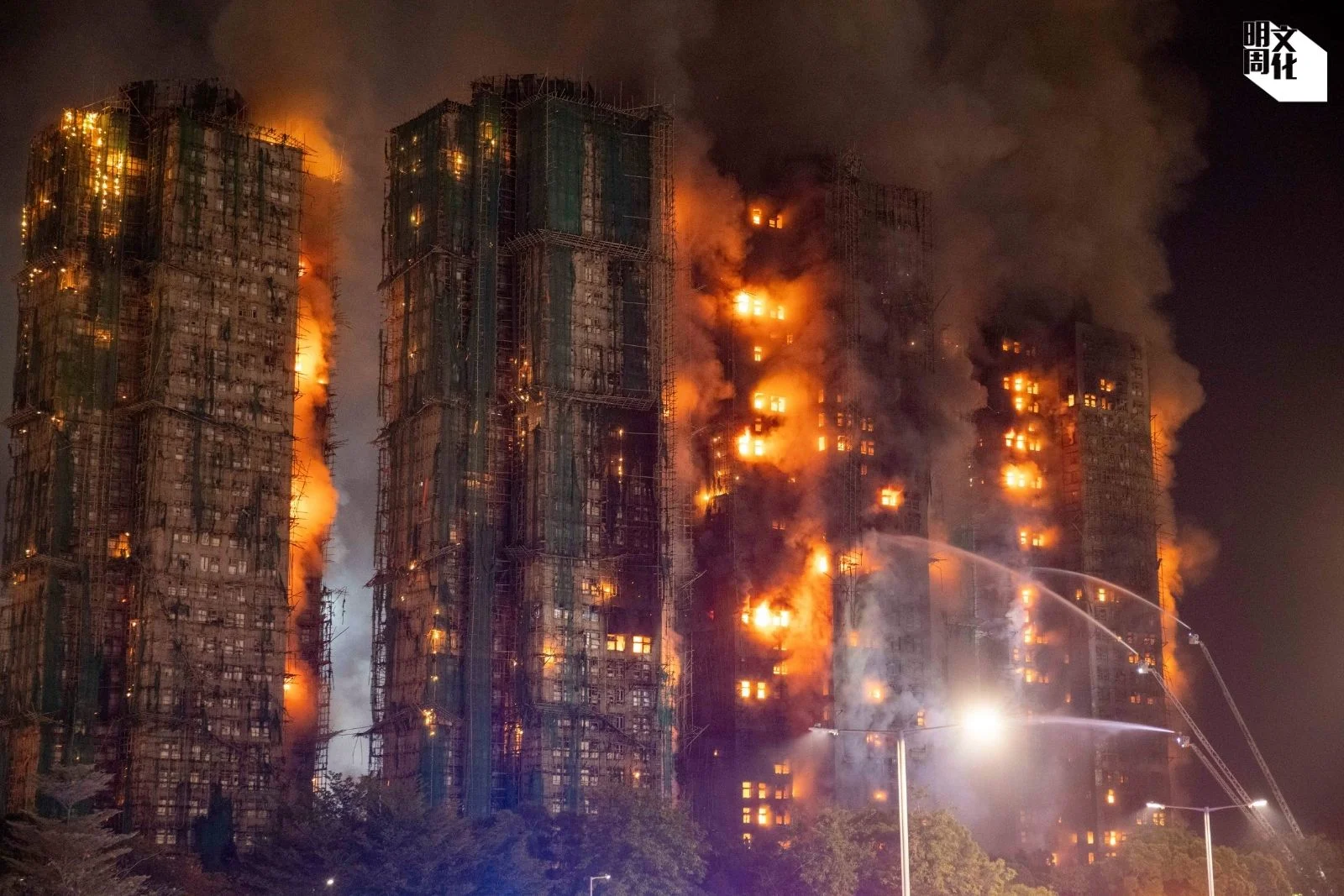 宏福苑26日下午爆發罕見的五級大火，短短數小時吞噬整個屋苑。