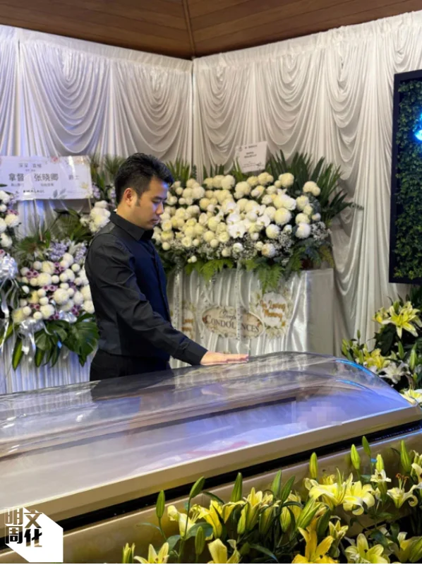 張永勝深情告別爺爺張曉卿