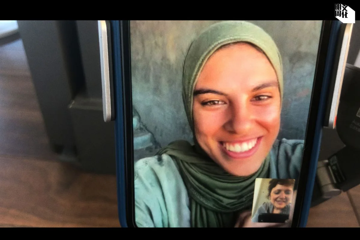 縱然Fatma每天在加沙也面對死亡，但她最初每次通話也會向Sepideh（右下）露出燦爛的笑容。（圖片由受訪者提供）