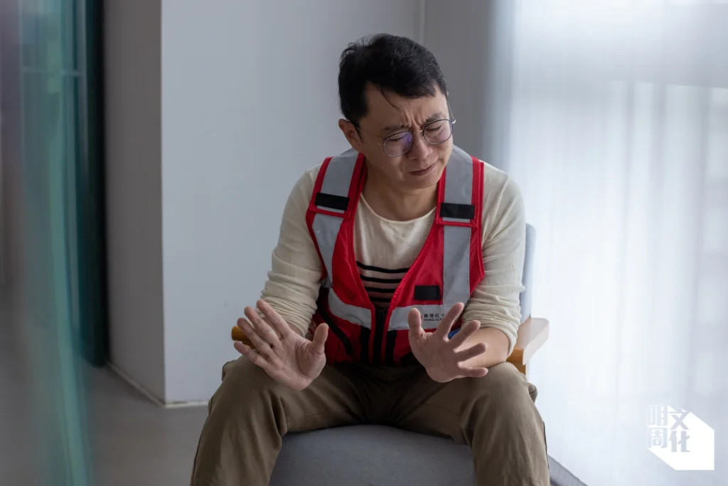 談到那個男孩，鄒有銘本來沉着的語氣，不由自主，變得激動。