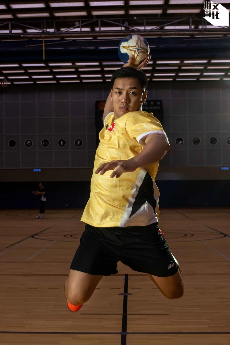 男子手球港隊隊長謝永輝活躍於社交平台，身體力行證明兩者可以同時兼顧。