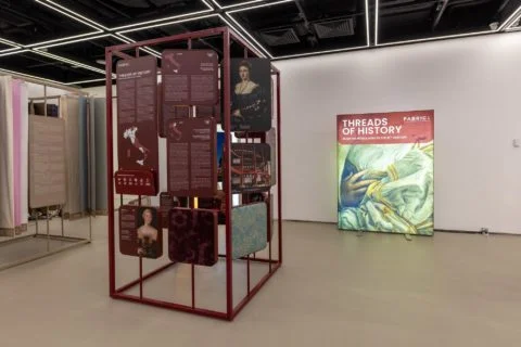 介紹意大利紡織歷史的直立裝置