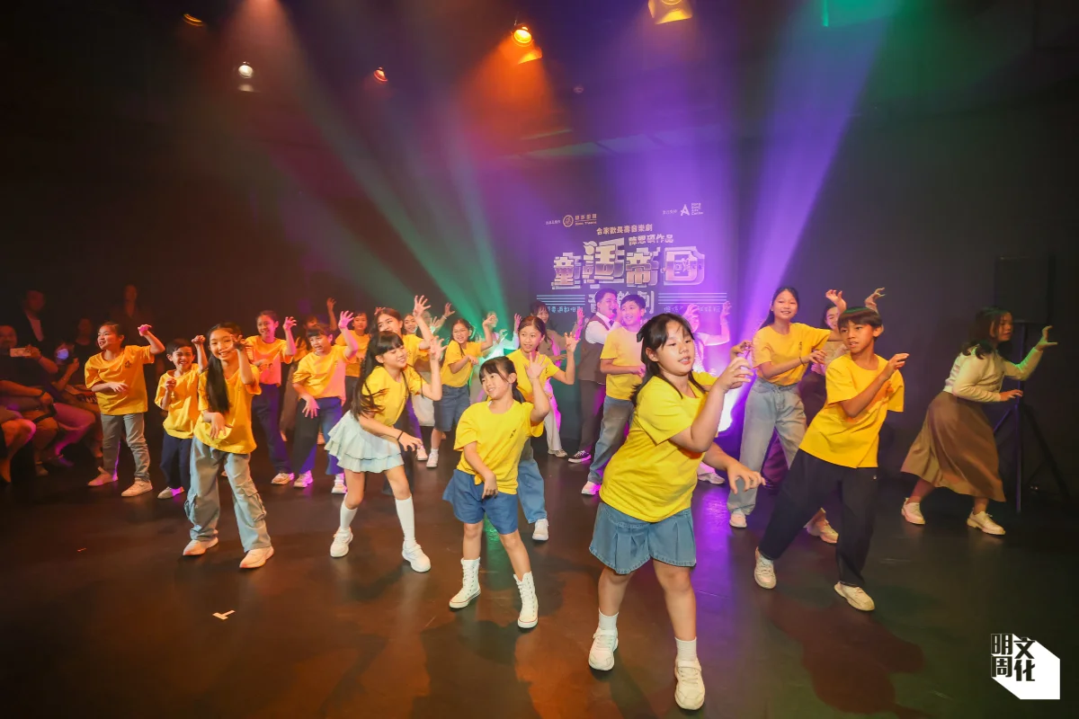 《童話帝國》講述女主角童童立志成為電子遊戲設計師，她和媽媽走進電子遊戲享受沉浸式體驗。