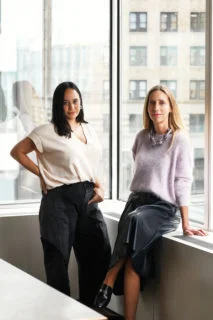 COLLECTIBLE 設計展的聯合創辦人 Clélie Debehault(右) 與 Liv Vaisberg(左)