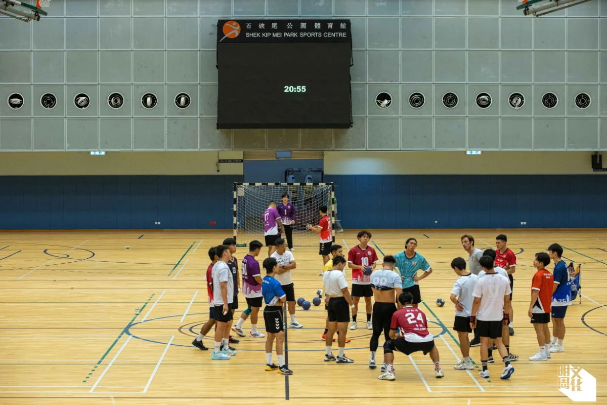 石硤尾體育館是手球港隊其中一個經常練習場地。