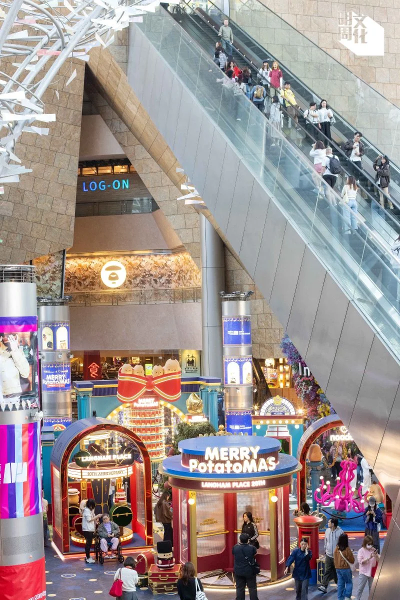 朗豪坊垂直式商場，共樓高十五層。