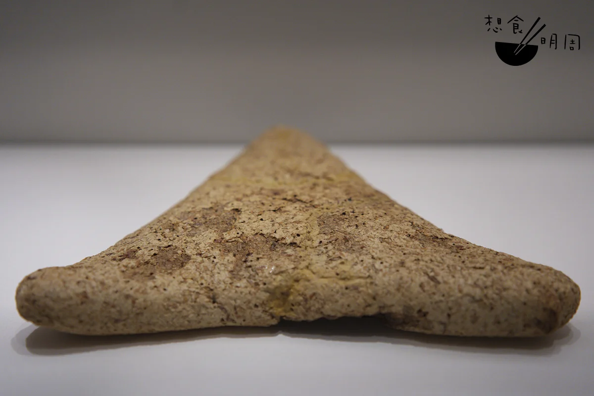 不少現場觀者對四千年前的麵包實物嘖嘖稱奇,但這類發現實則並不罕見,單一墓葬出土幾十個麵包的案例屢見不鮮。