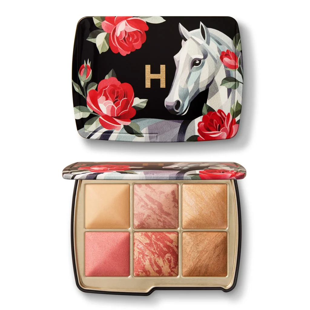 2000x2000-300dpi_holiday25_ecomm-horse