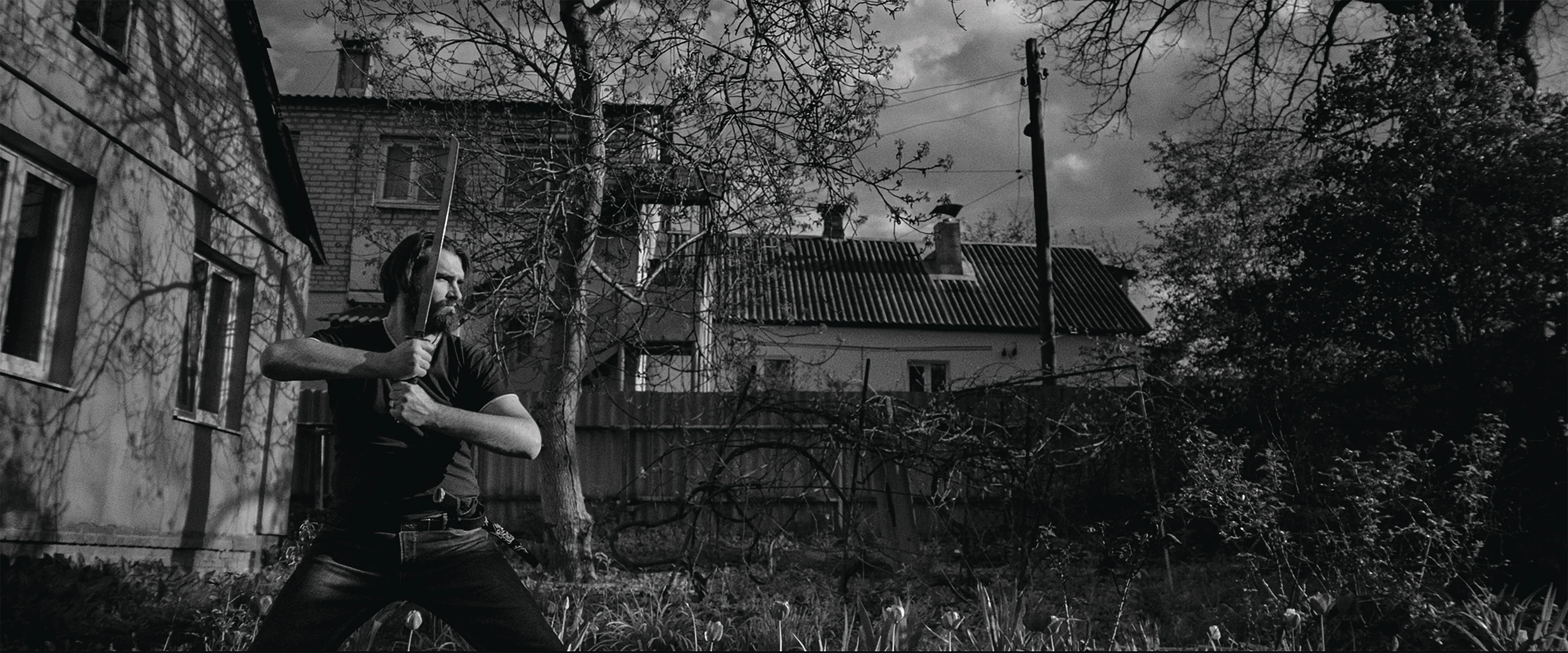 Viktor受熱愛武士道的爸爸影響，不時練習揮刀自衛。