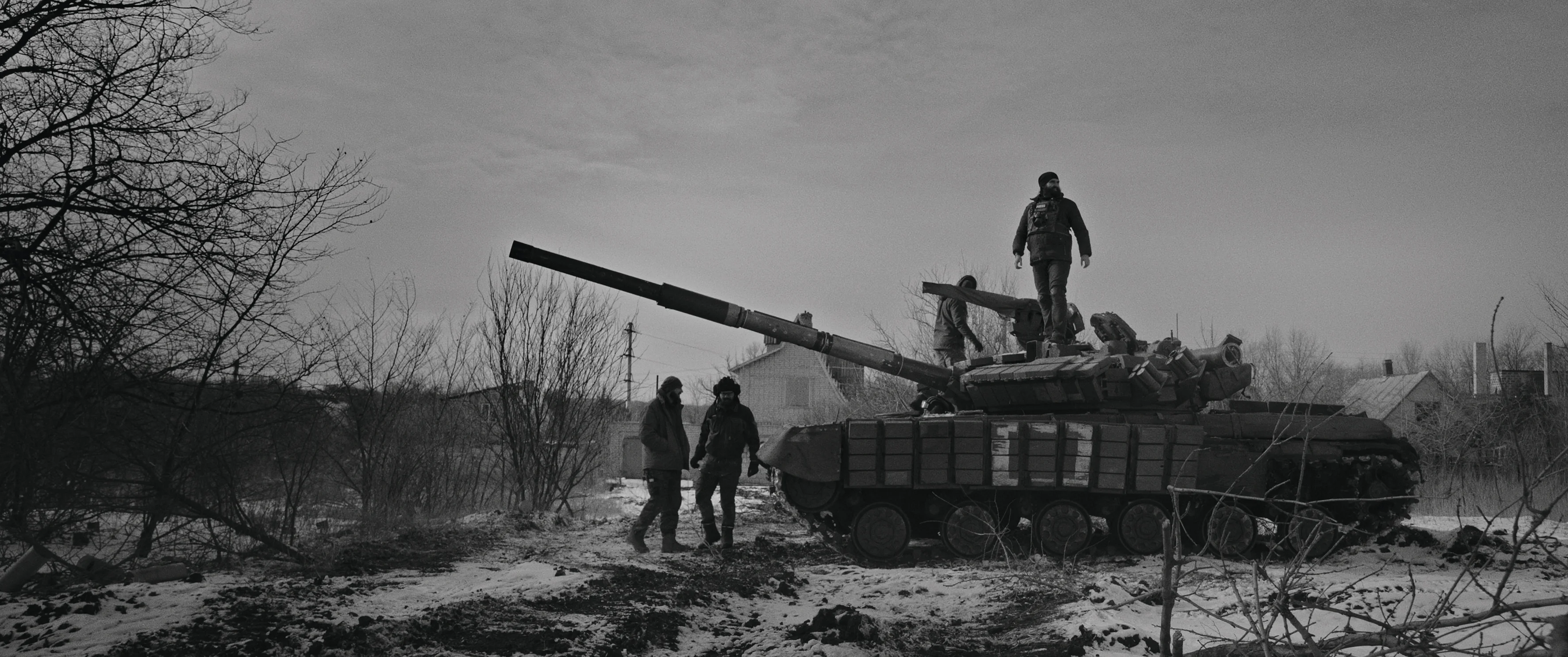 烏克蘭聽障攝影師Viktor（右）曾因聽力被拒參軍，最終自薦成為軍方義務攝影師。