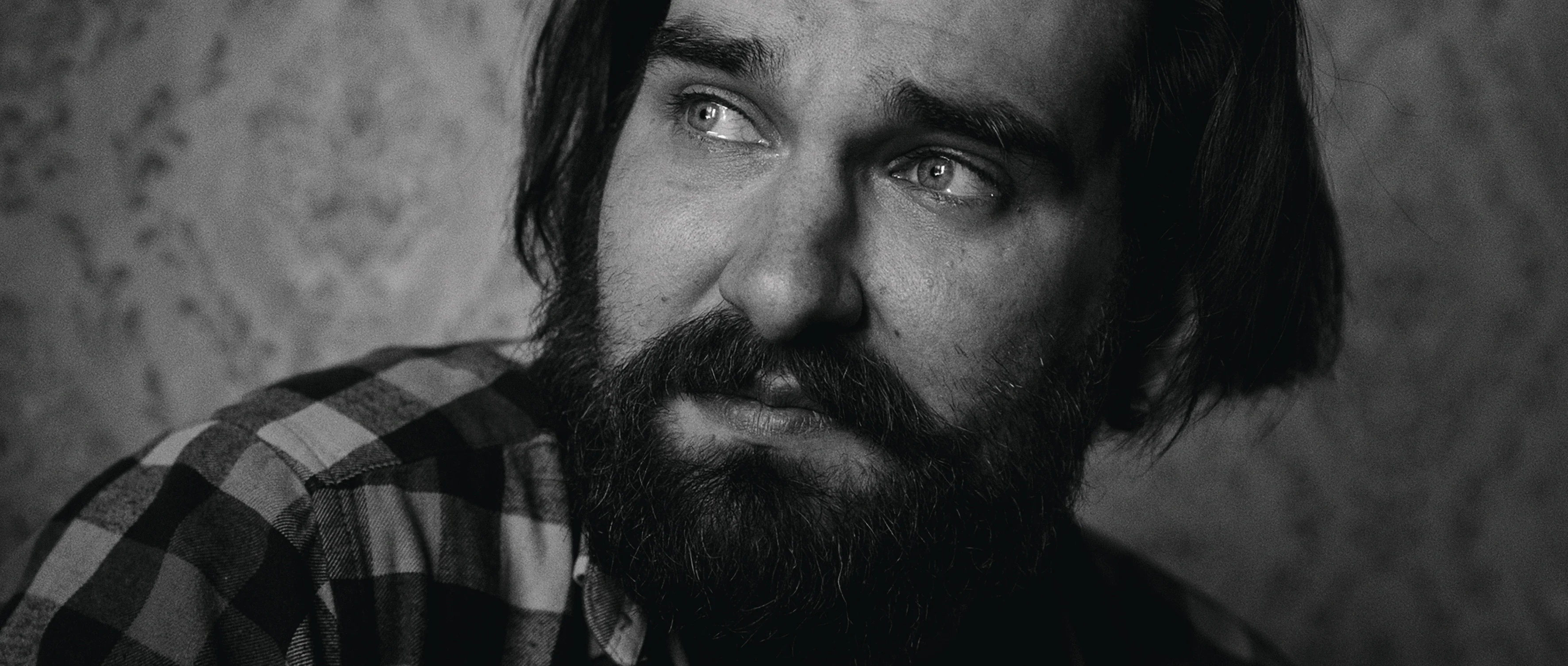 黑白影像更突顯Viktor臉部線條與眼睛，Olivier指出，不少聽障人士實際上也藉閱讀對方臉部線條，來幫助理解說話。 (Olivier Sarbil攝）