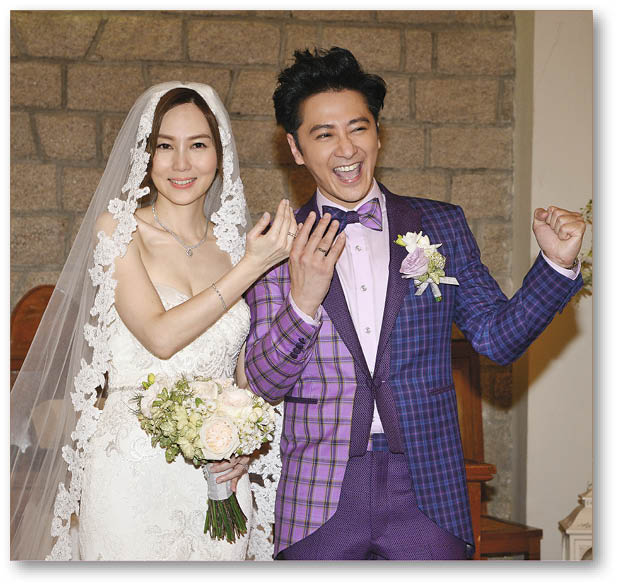 萬事俱備──孫耀威和陳美詩在香港佑寧堂舉行婚禮，Eric送予Macy價值五百萬元的Darring Ring鑽飾，他笑言以後無論沖涼去廁所都不會除婚戒，以提醒自己有太太，他還訂了酒店的超大套房鴛鴦戲水，大牀可比韋小寶那張，幻想着有七個Macy呢！