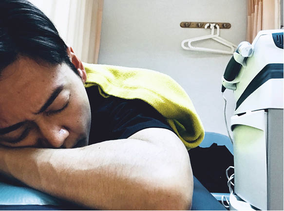 他表示一定要醫好腰患，因男人腰部相當重要，怕影響將來生育。