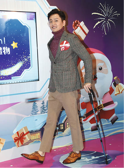 平安夜飛來橫禍，但他仍覺得是不幸中之大幸，周一出席活動時需要以枴杖輔助。