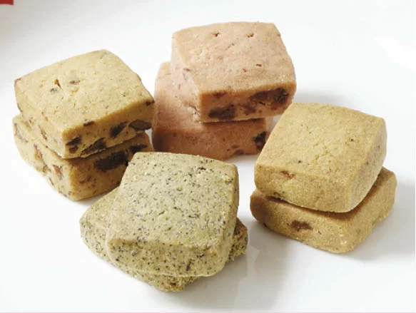 之前推出的四款曲奇口味，冬棗、百爵茶青檸、士多啤梨及鳳梨，由於不加防腐劑及香精，大家自然吃得更放心。